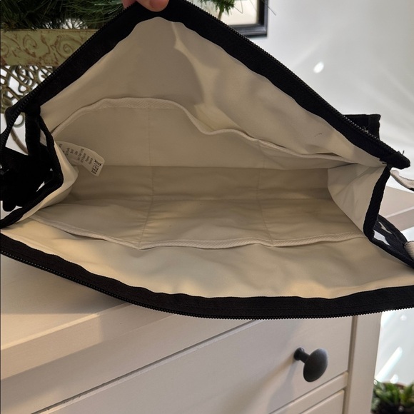 Marimekko Black and White Poppy Unikko Pattern Toiletry Travel Unisex Bag - Picture 4 of 9